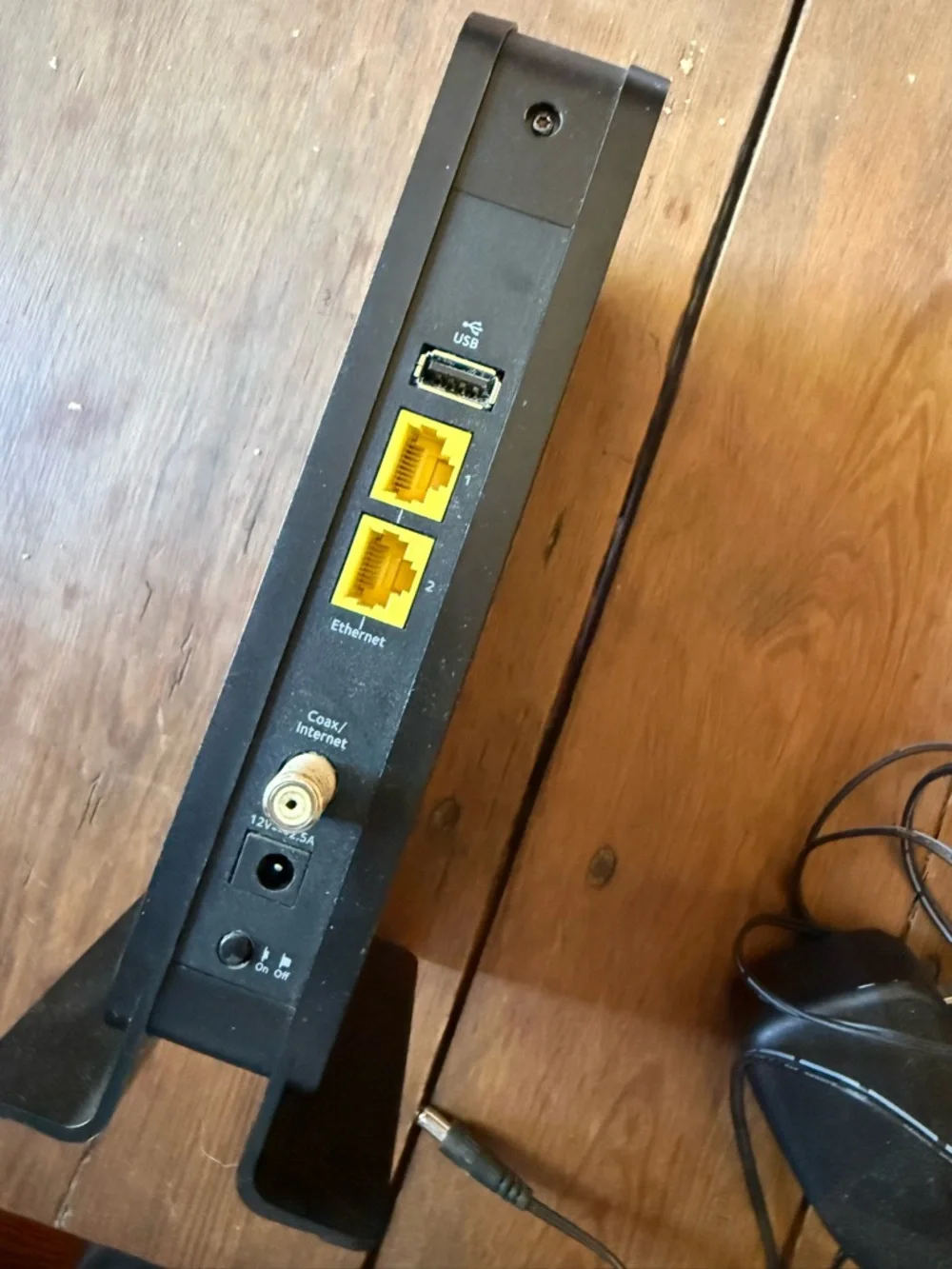 NETGEAR Black Cable Modem/Router - Picture 2 of 3